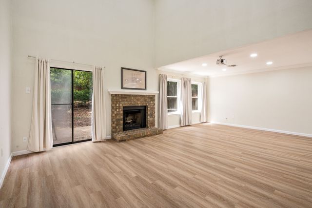 6702 E Northwest Highway, Dallas, TX 75231