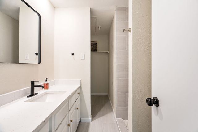 6702 E Northwest Highway, Dallas, TX 75231