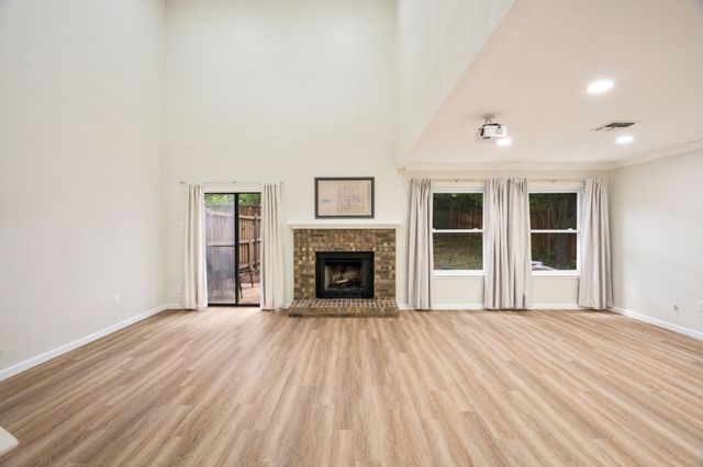 6702 E Northwest Highway, Dallas, TX 75231