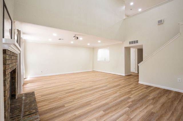 6702 E Northwest Highway, Dallas, TX 75231