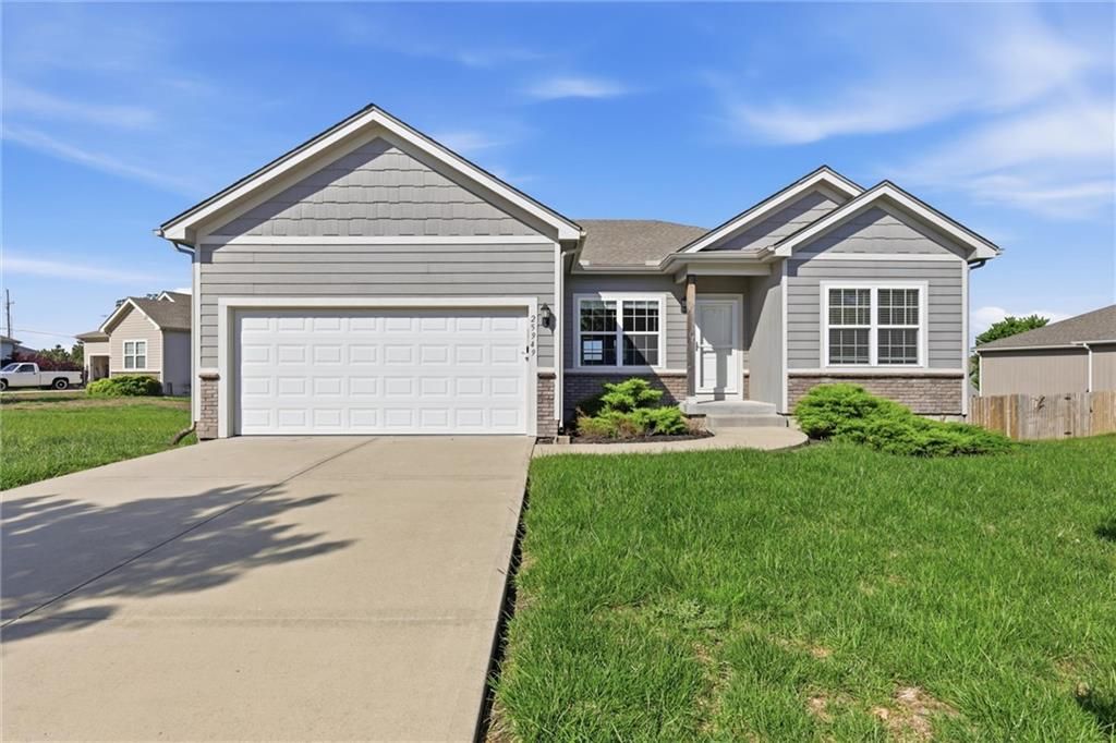 25949 W 142nd Court, Olathe, KS 66061