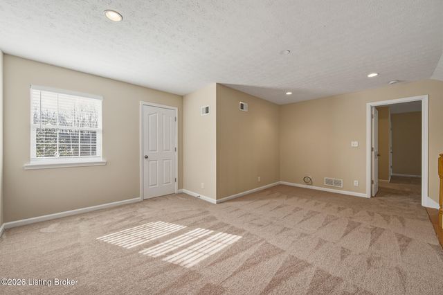 7203 Wynde Manor Ct, Louisville, KY 40228