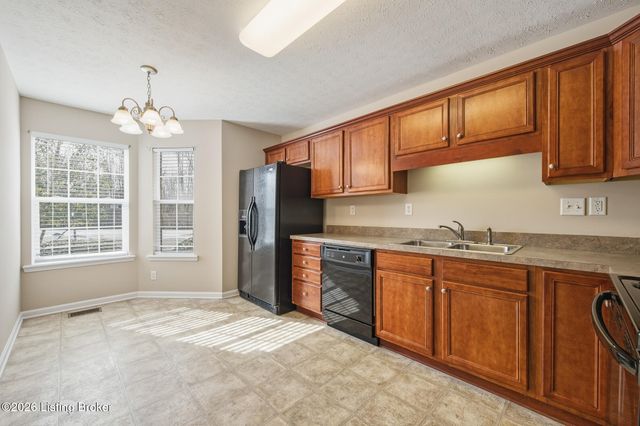 7203 Wynde Manor Ct, Louisville, KY 40228