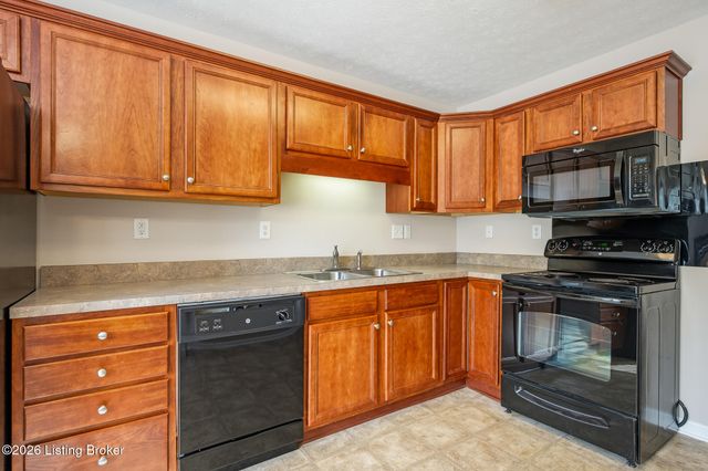 7203 Wynde Manor Ct, Louisville, KY 40228