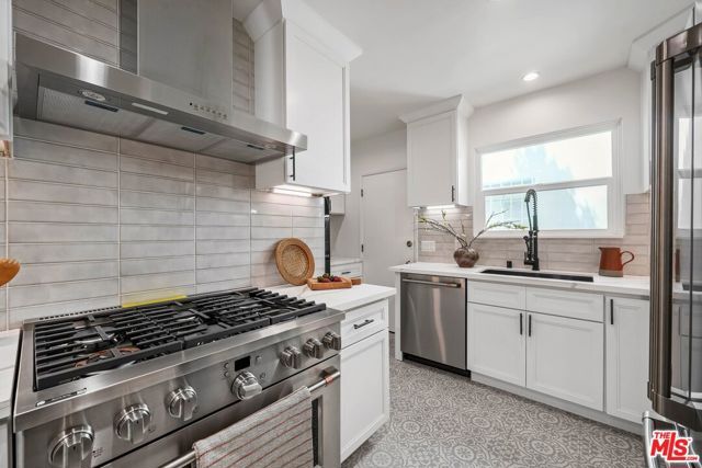 9677 Charleville Boulevard, Beverly Hills, CA 90212