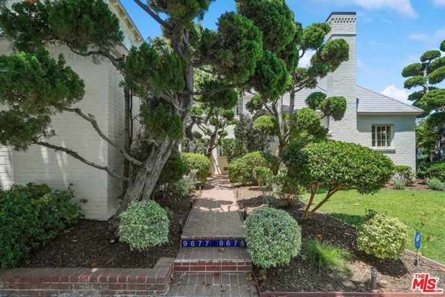 9677 Charleville Boulevard, Beverly Hills, CA 90212