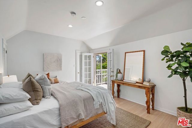 9677 Charleville Boulevard, Beverly Hills, CA 90212