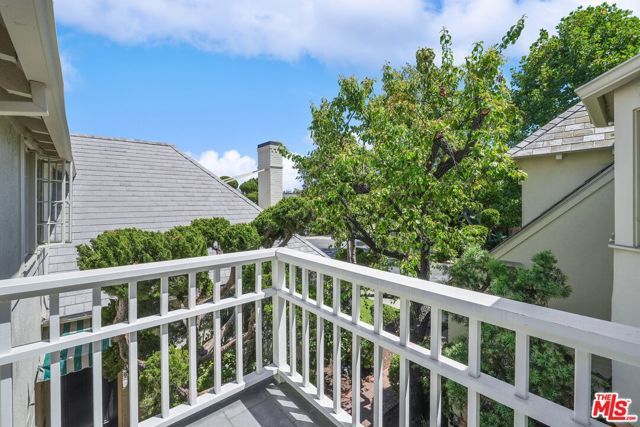 9677 Charleville Boulevard, Beverly Hills, CA 90212