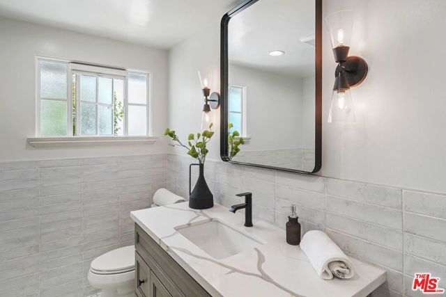 9677 Charleville Boulevard, Beverly Hills, CA 90212