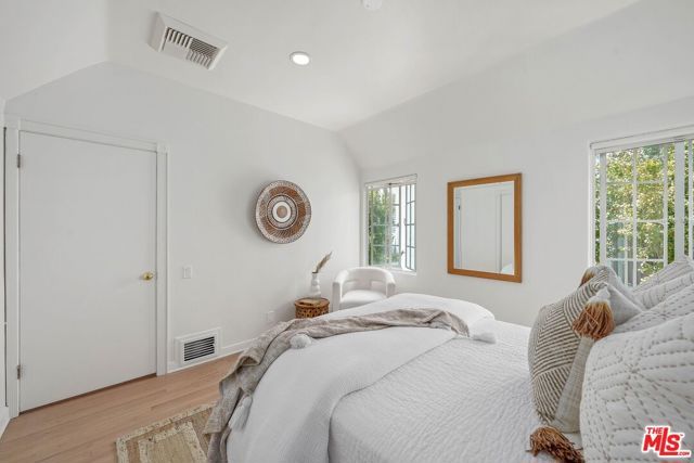 9677 Charleville Boulevard, Beverly Hills, CA 90212