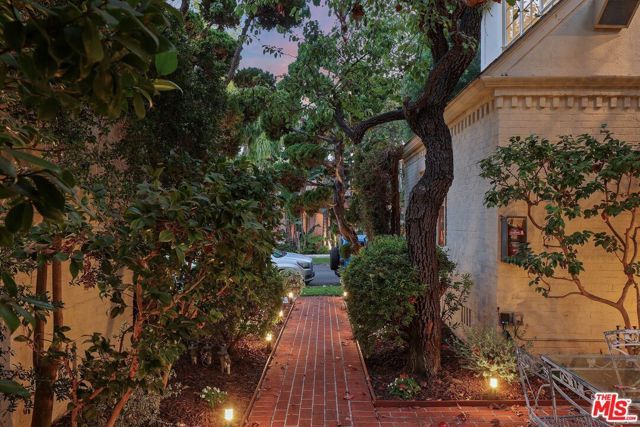 9677 Charleville Boulevard, Beverly Hills, CA 90212