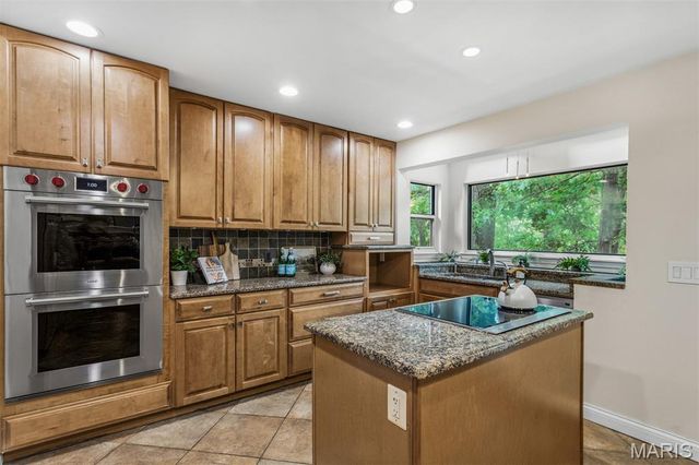 404 Gunnison Gorge Drive, Ballwin, MO 63011