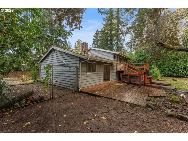 5822 ROCKWOOD Ct, Lake Oswego, OR 97035