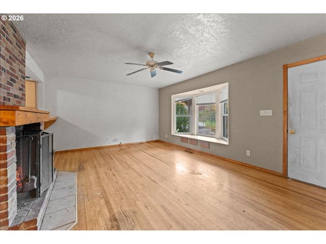 5822 ROCKWOOD Ct, Lake Oswego, OR 97035