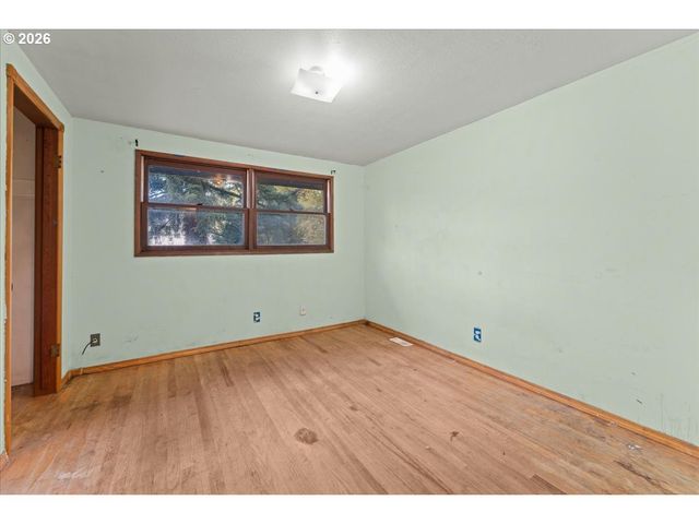 5822 ROCKWOOD Ct, Lake Oswego, OR 97035