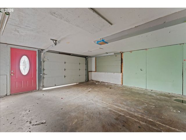 5822 ROCKWOOD Ct, Lake Oswego, OR 97035