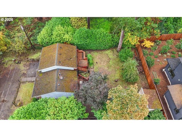 5822 ROCKWOOD Ct, Lake Oswego, OR 97035