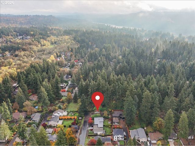 5822 ROCKWOOD Ct, Lake Oswego, OR 97035