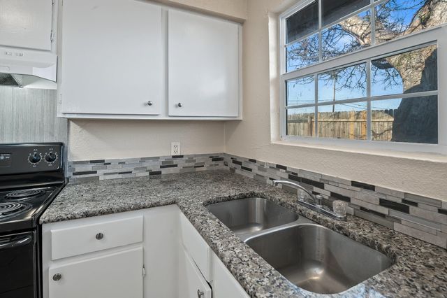 410 Thorndale A, Taylor, TX 76574