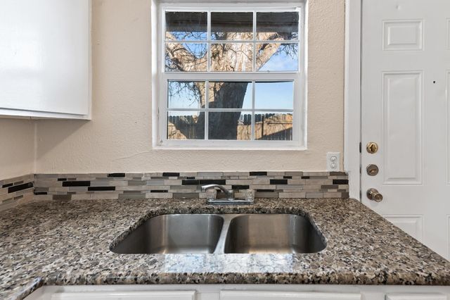 410 Thorndale A, Taylor, TX 76574