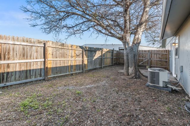 410 Thorndale A, Taylor, TX 76574