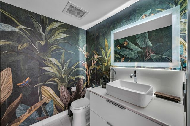 665 NE 25th Street 1001, Miami, FL 33137