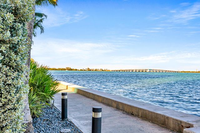 665 NE 25th Street 1001, Miami, FL 33137