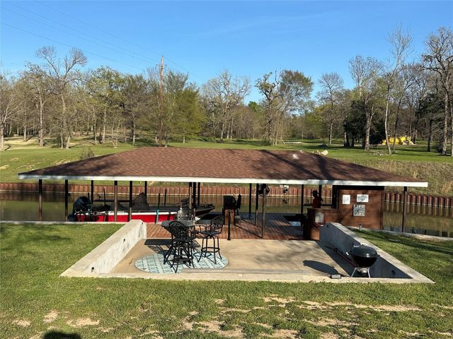 106 Stonewall Drive, Streetman, TX 75859