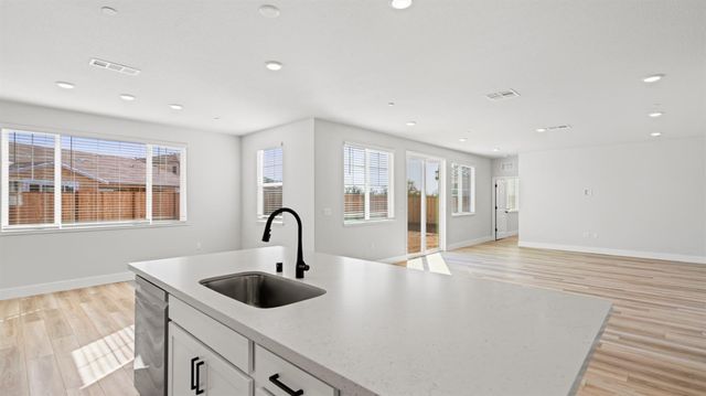 305 Outlooker Ct, Lincoln, CA 95648
