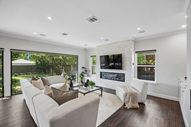 9847 Ontario Lane, Dallas, TX 75220