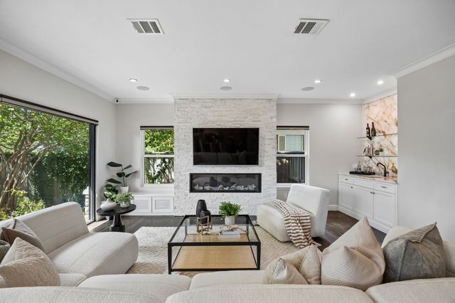 9847 Ontario Lane, Dallas, TX 75220