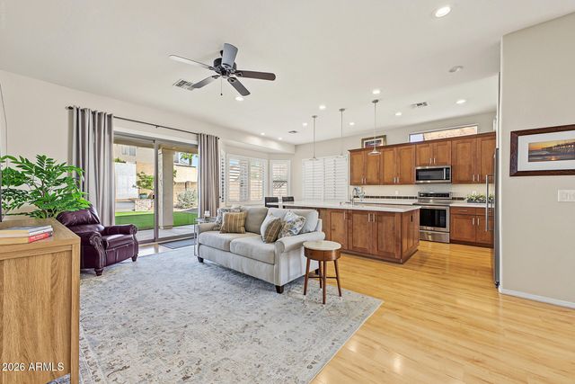 16822 S 1st Avenue, Phoenix, AZ 85045