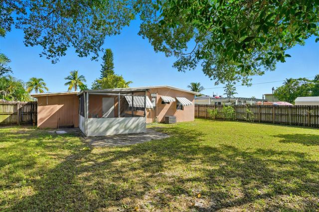 4140 SW 36th St, West Park, FL 33023