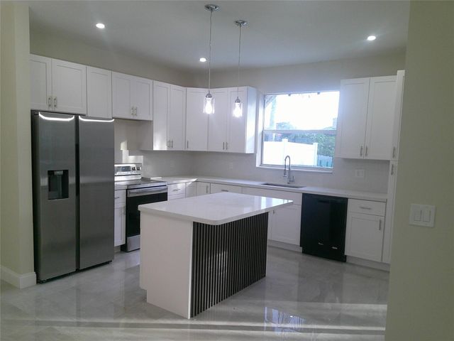 19250 NW 22nd St, Pembroke Pines, FL 33029