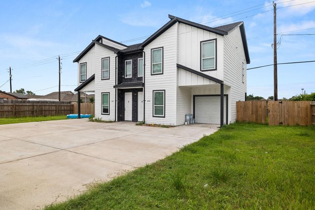 8534 Woodlyn Road, Houston, TX 77028