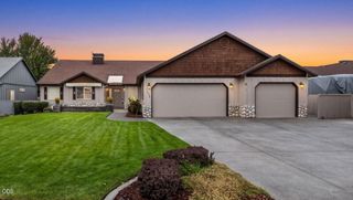 2635 NW Canyon Drive, Redmond, OR 97756