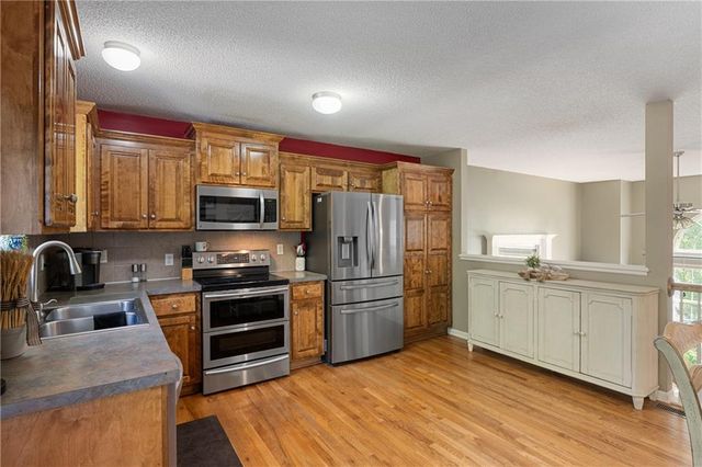 7100 Woodland Drive, Shawnee, KS 66218