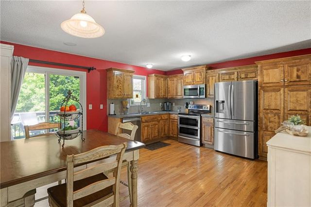 7100 Woodland Drive, Shawnee, KS 66218