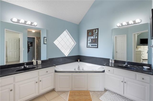 7100 Woodland Drive, Shawnee, KS 66218