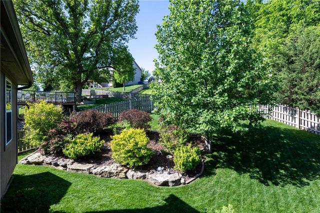 7100 Woodland Drive, Shawnee, KS 66218