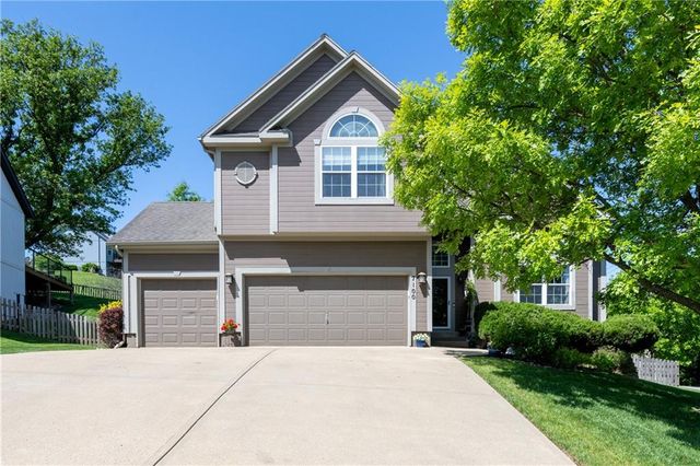 7100 Woodland Drive, Shawnee, KS 66218