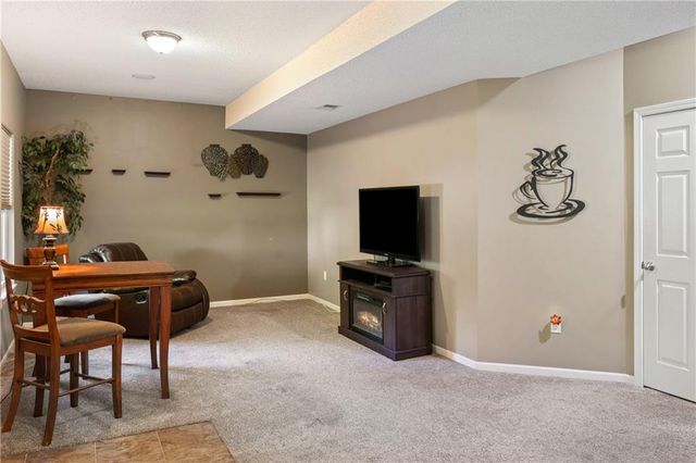 7100 Woodland Drive, Shawnee, KS 66218