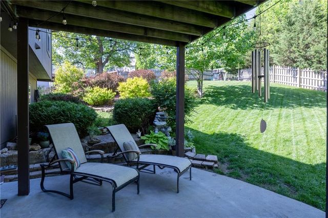 7100 Woodland Drive, Shawnee, KS 66218