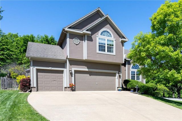 7100 Woodland Drive, Shawnee, KS 66218