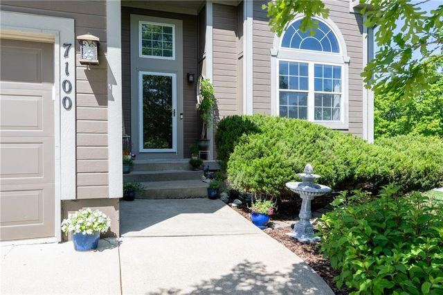 7100 Woodland Drive, Shawnee, KS 66218