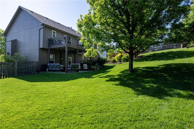 7100 Woodland Drive, Shawnee, KS 66218