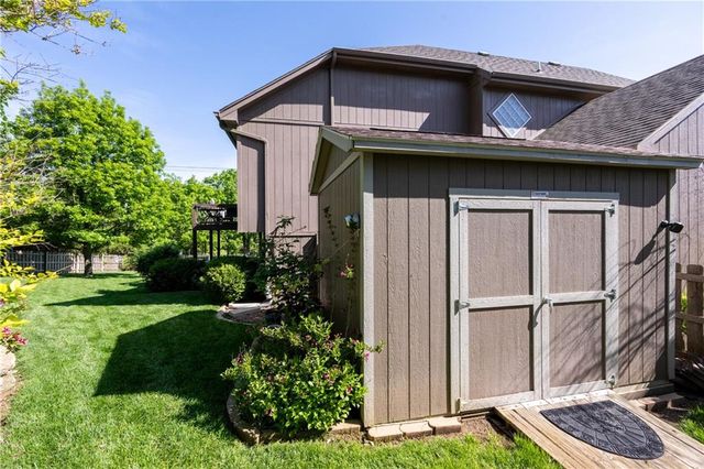 7100 Woodland Drive, Shawnee, KS 66218