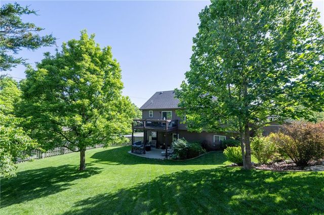 7100 Woodland Drive, Shawnee, KS 66218