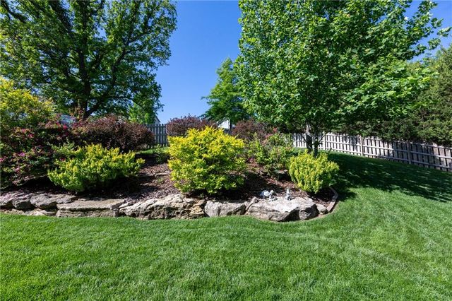 7100 Woodland Drive, Shawnee, KS 66218