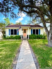 1504 N Adams, Beeville, TX 78102